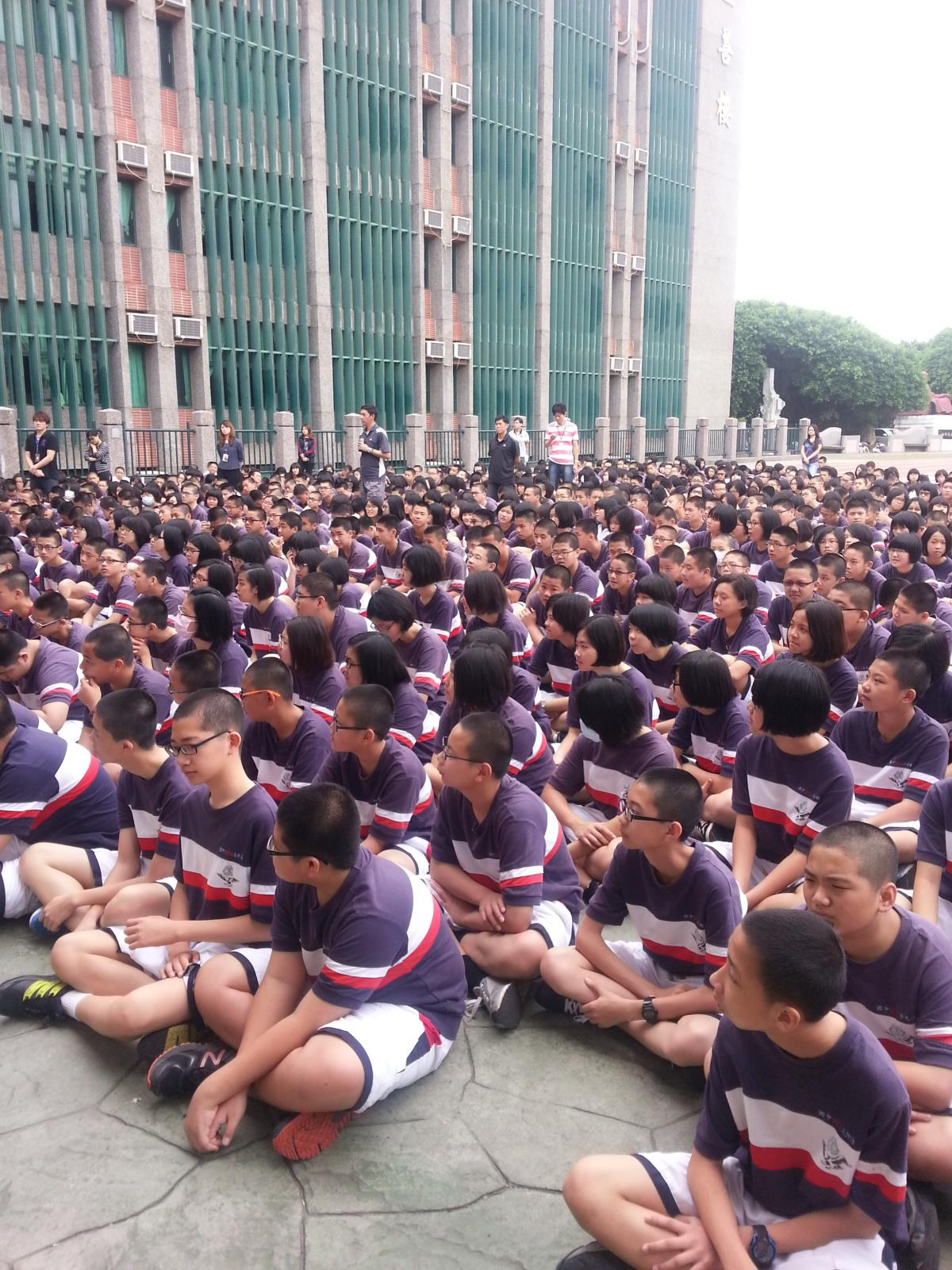 活動現場的學生,開新視窗