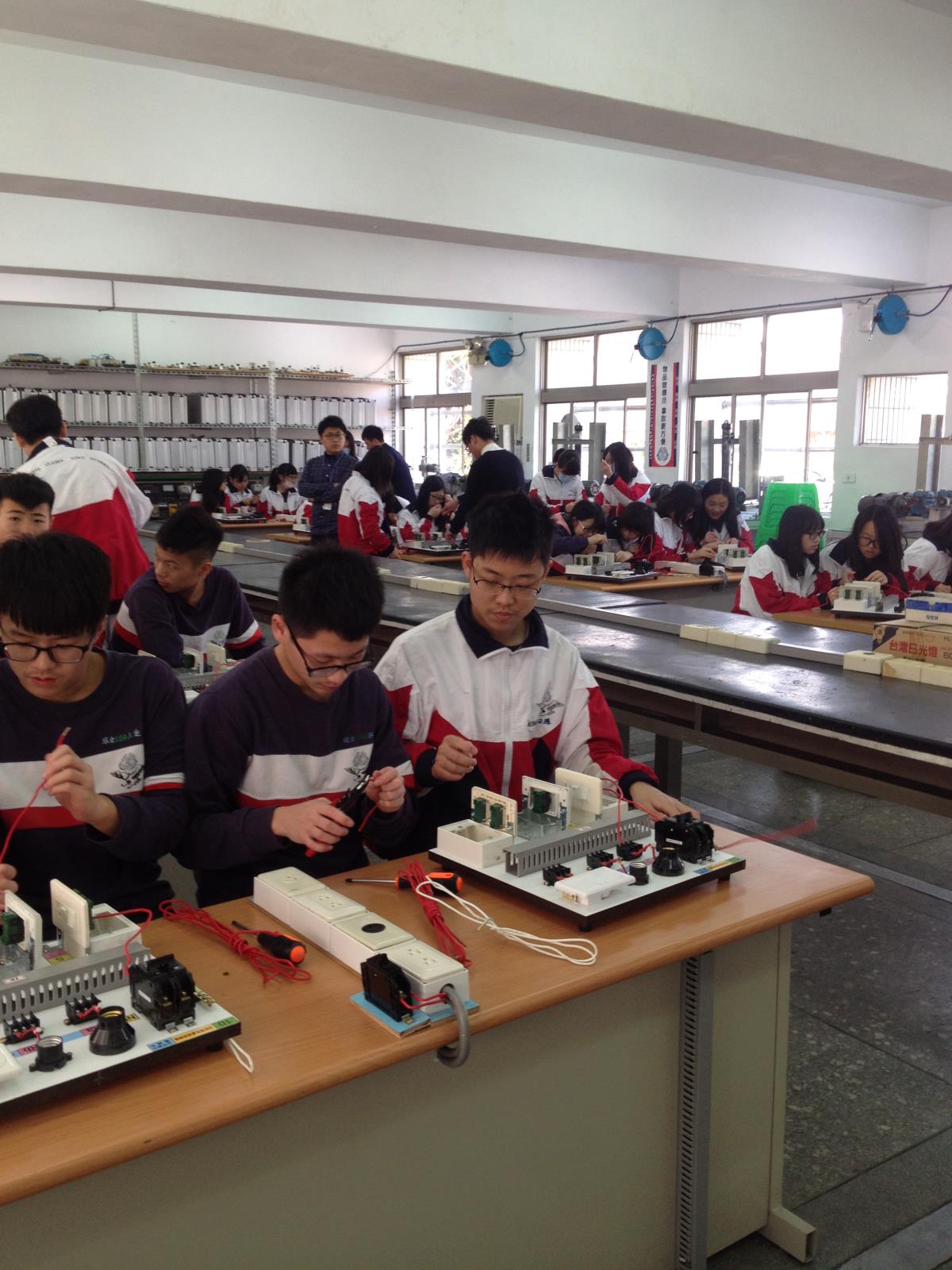 105.3.2職業試探課程| ,開新視窗