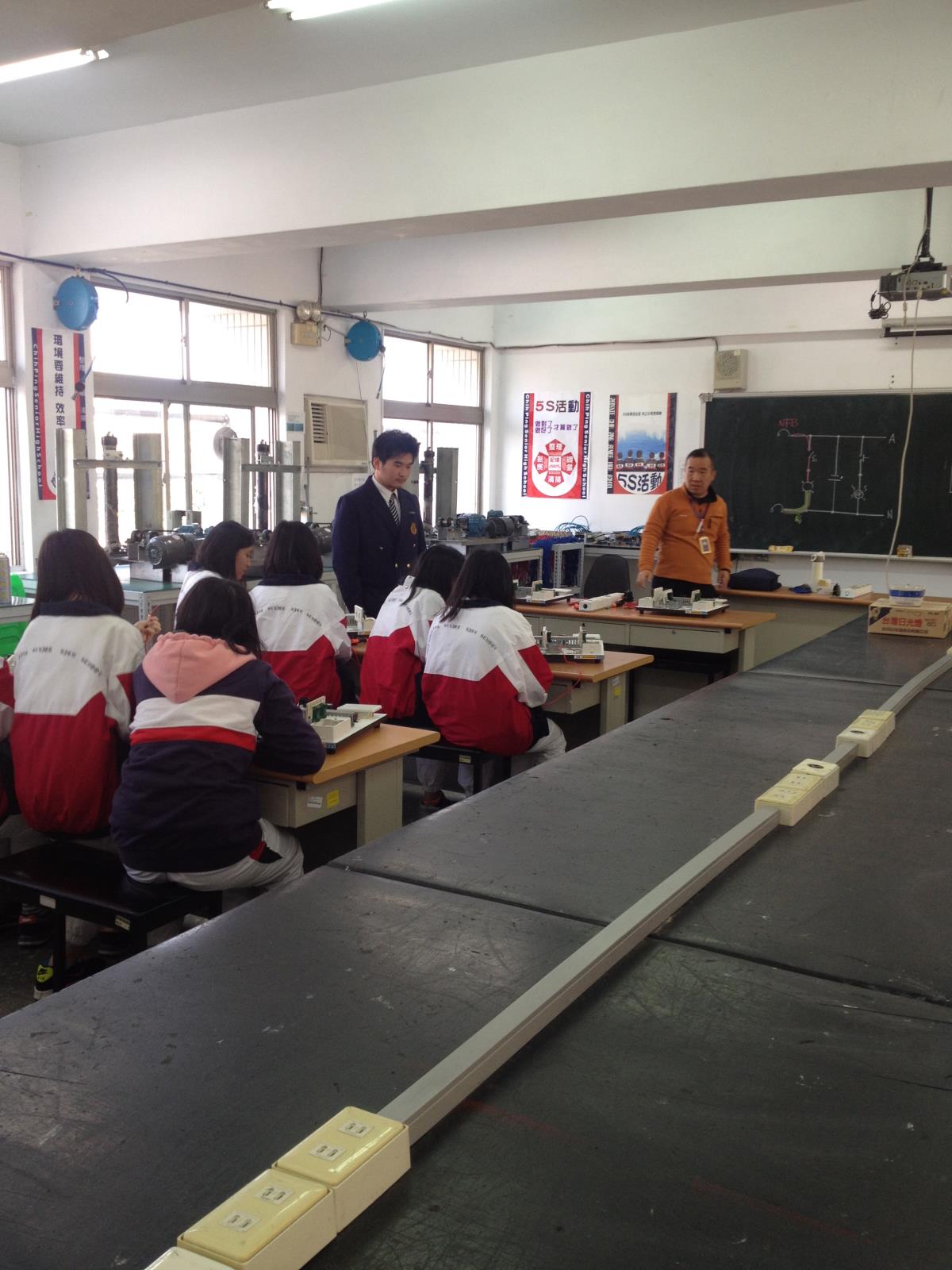 105.3.2職業試探課程| ,開新視窗