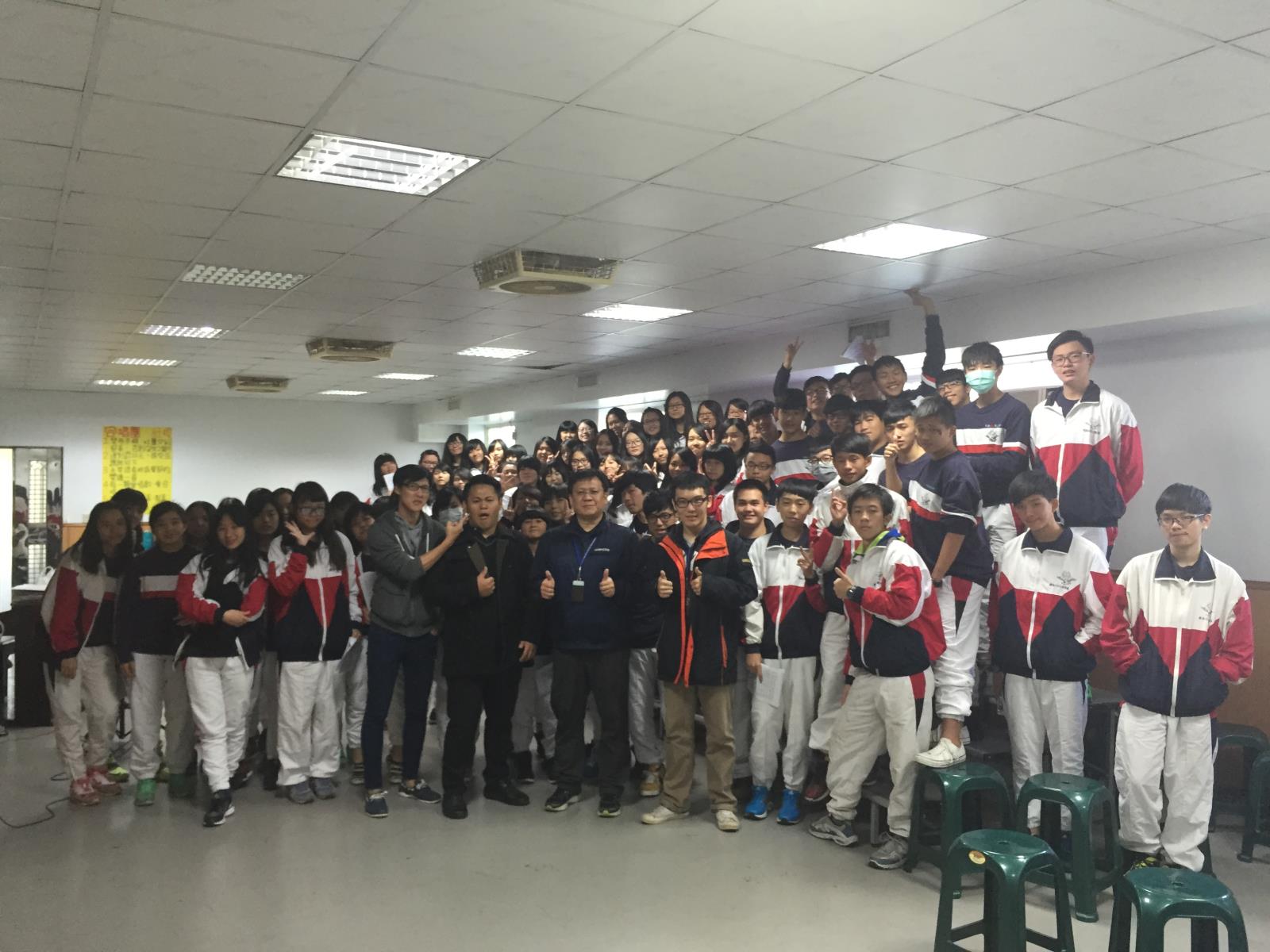 邀請問樂團潘絃融老師蒞校指導阿卡貝拉教學,開新視窗