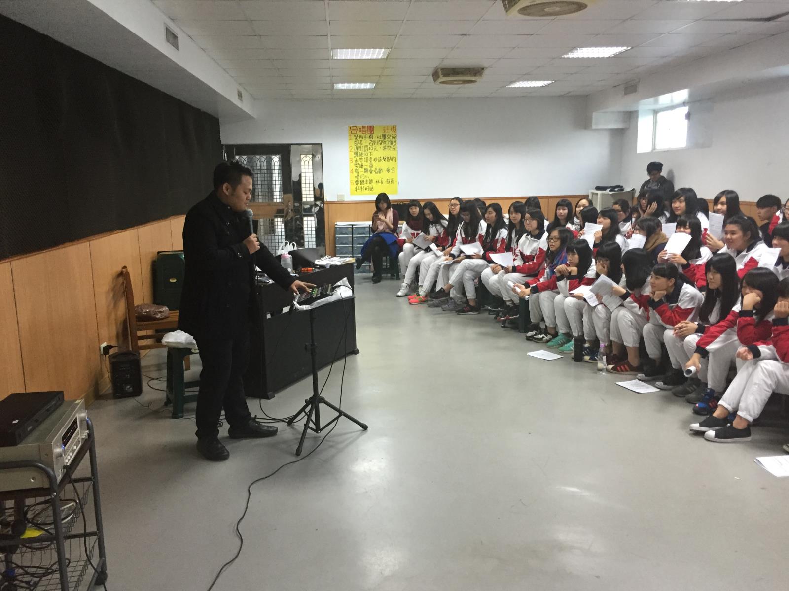 邀請問樂團潘絃融老師蒞校指導阿卡貝拉教學,開新視窗