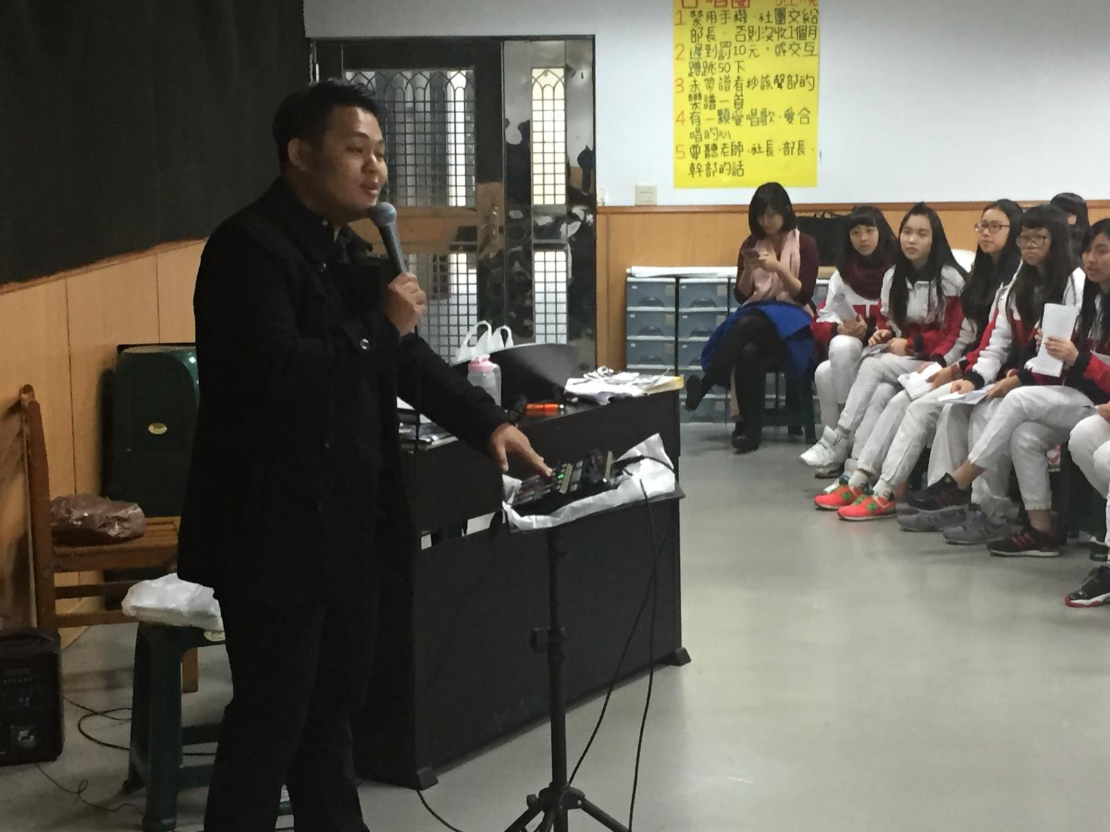 邀請問樂團潘絃融老師蒞校指導阿卡貝拉教學,開新視窗